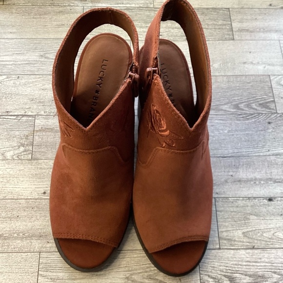 Lucky Brand Women's Toffee Tan Oiled Suede Listana Booties Sandals Heels 7.5M - Picture 12 of 14